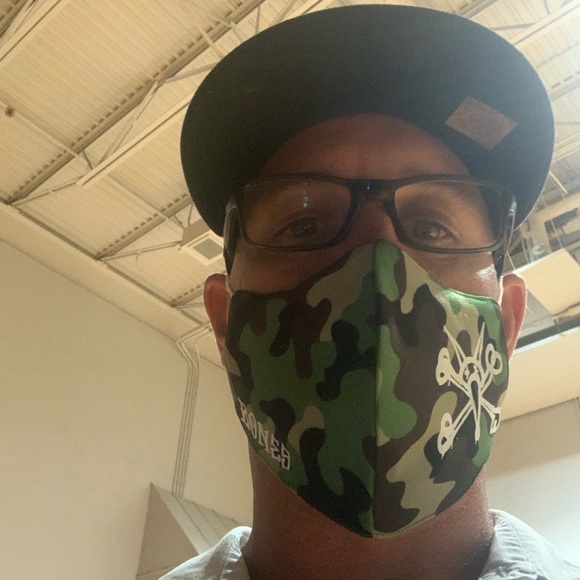 Hello everyone! Everything in my closet is new, like new, or vintage. - Picture 7 of 8